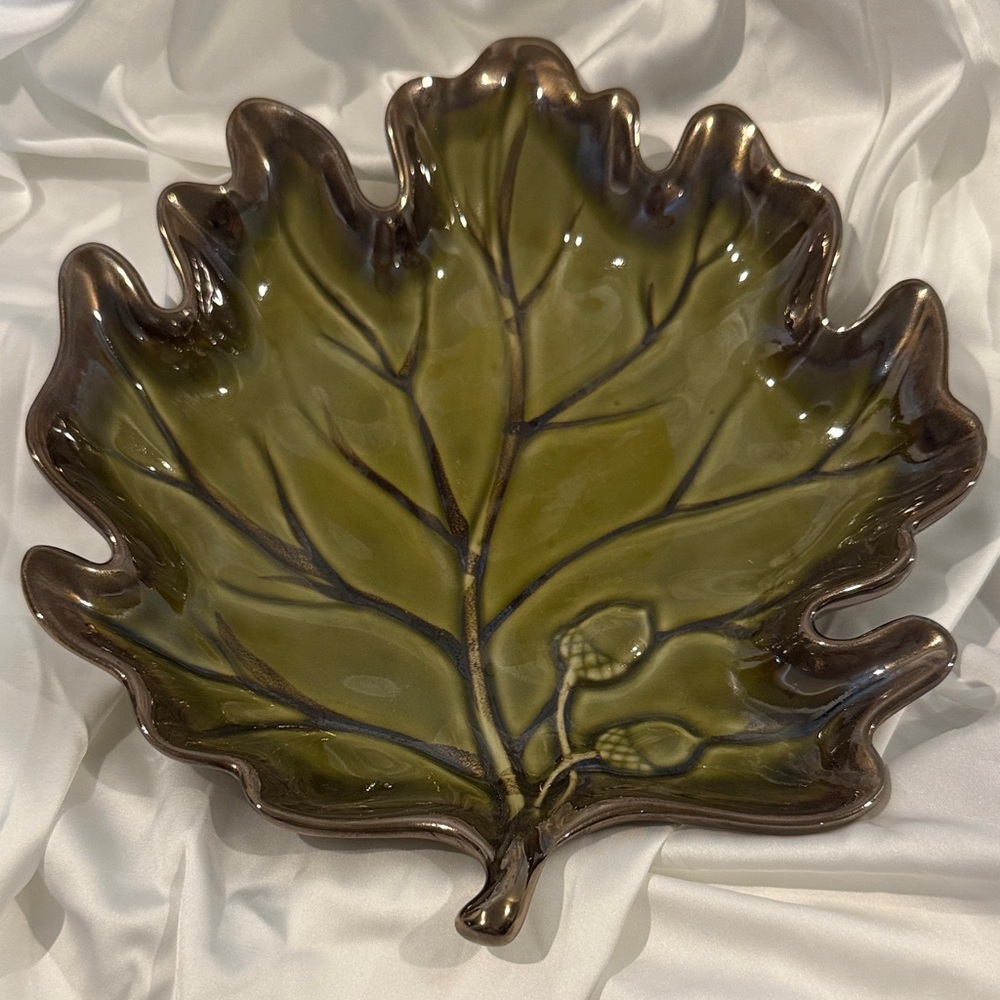 HOME AMERICAN SIMPLICITY STONEWARE HAND-PAINTED GREEN OAK LEAF DESIGN DISH EUC